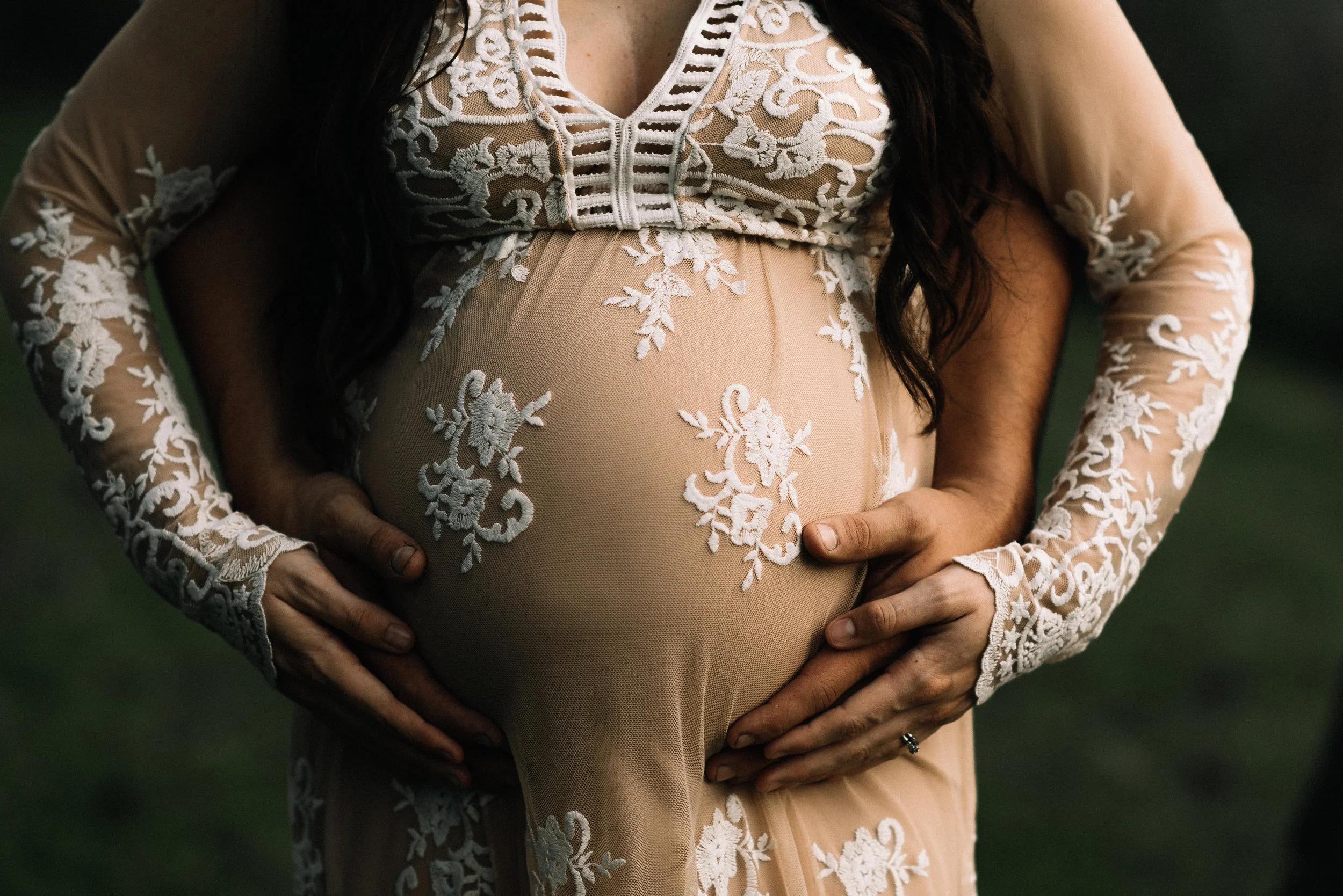Intimate maternity photos.jpg