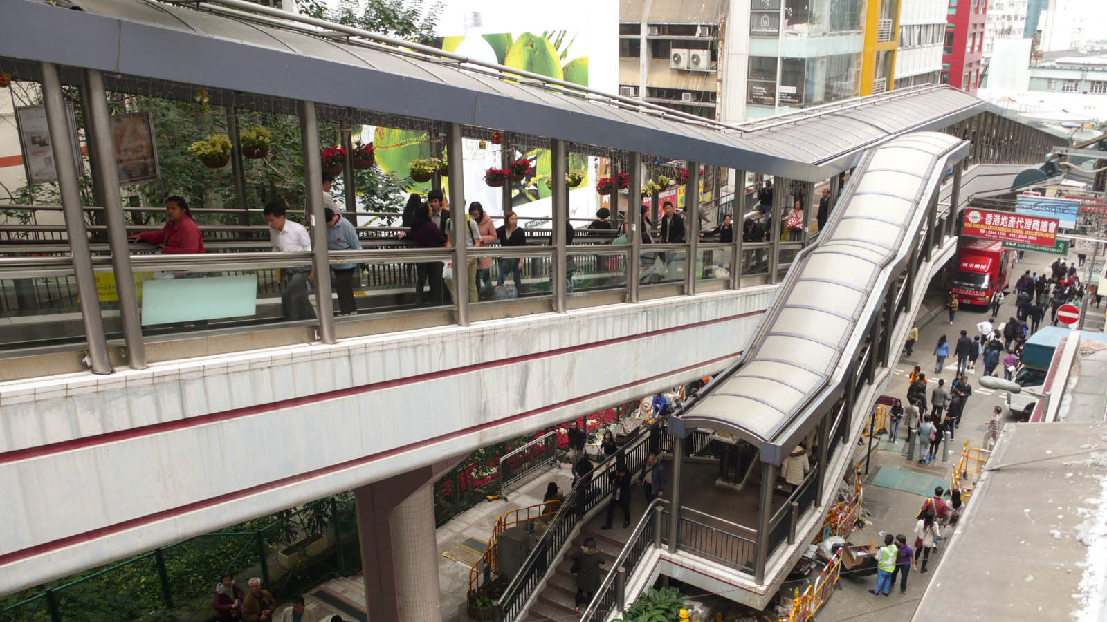 midlevels escalator.jpg