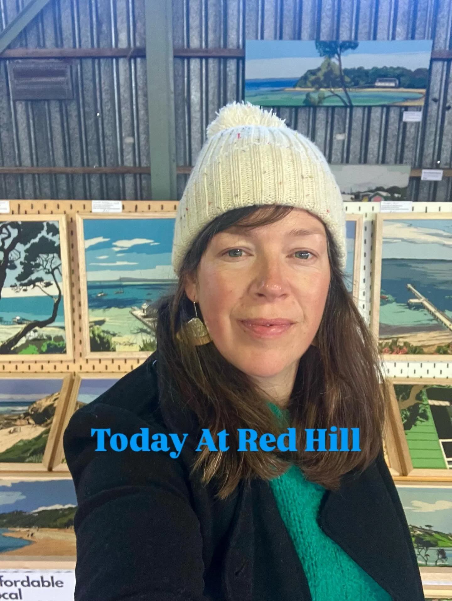 Red Hill is looking stunning on this beautiful spring day.  I&rsquo;m at the fab @hillandridgecommunitymarket until 2pm.  #colourmeadow #hillandridgecommunitymarket #redhill #redhillmarket #springmarket2025 #morningtonpeninsulamarkets
