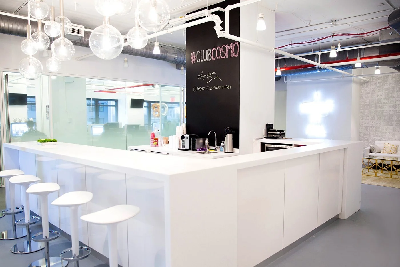 07-cosmopolitancom-office.jpg