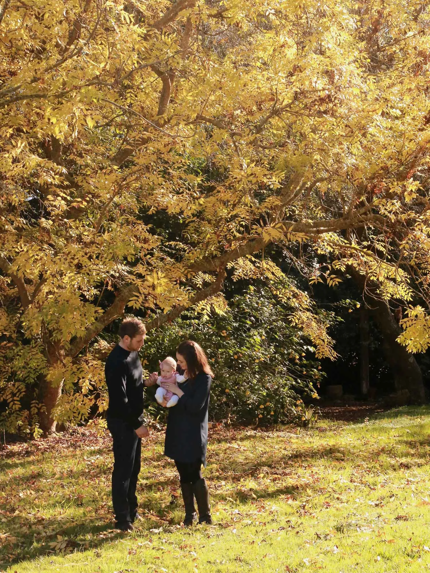 Autum-photo-shoot-family-of-three.jpg