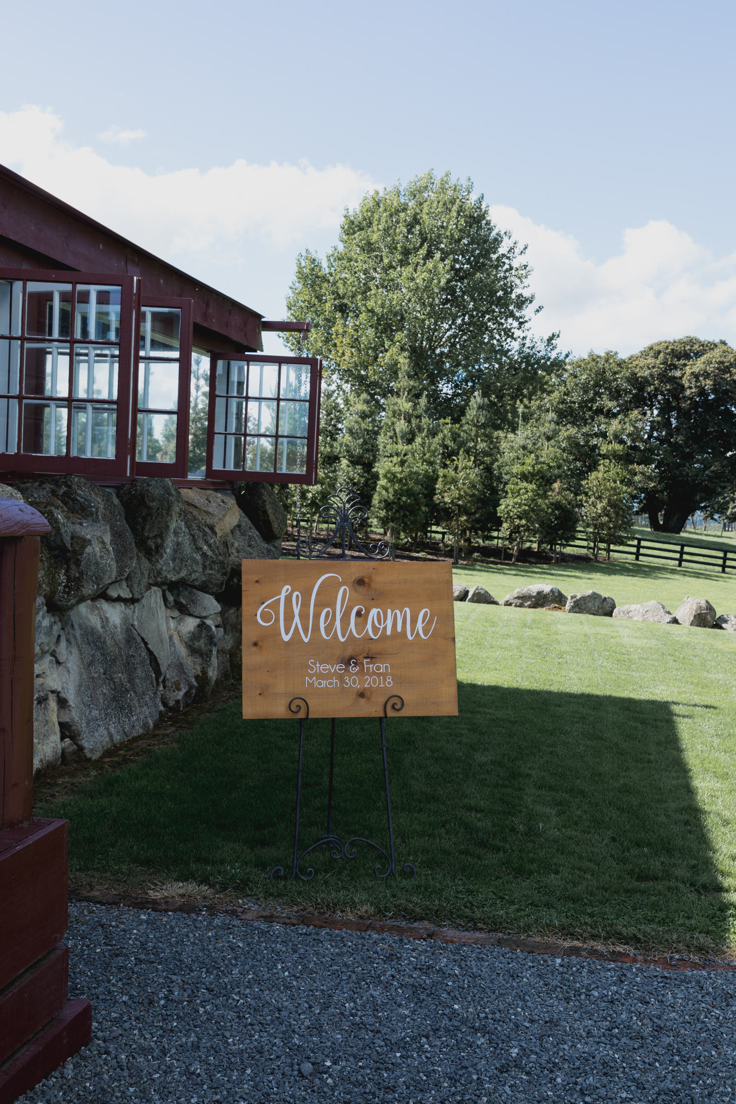 wedding-at-the-red-barn-new-zealand-wedding-photographer-welcome-sign.jpg