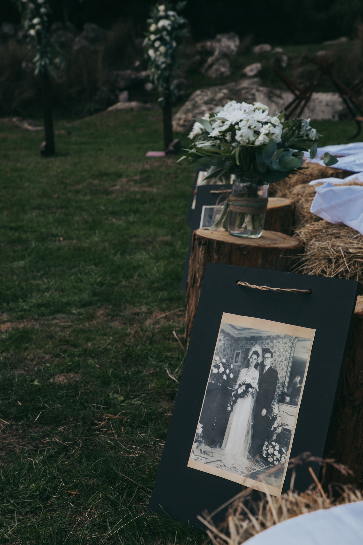 waikato-new-zealand-wedding-photographer-summer-rural-wedding-details-at-ceremony.jpg