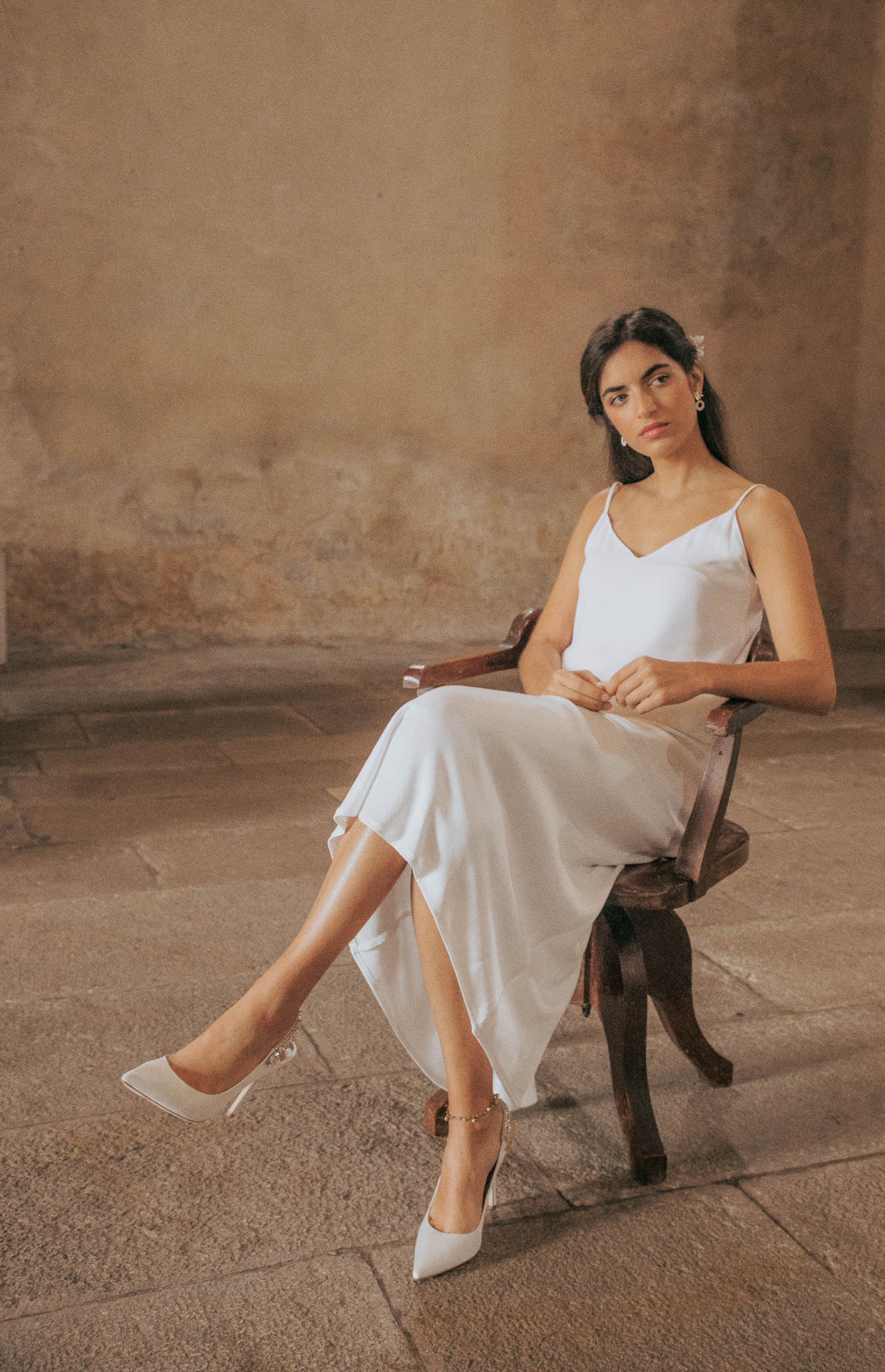 portugal-wedding-photographer-styled-shoot-with-diana-martin-earth-tones-model-as-bride-in-church.jpg