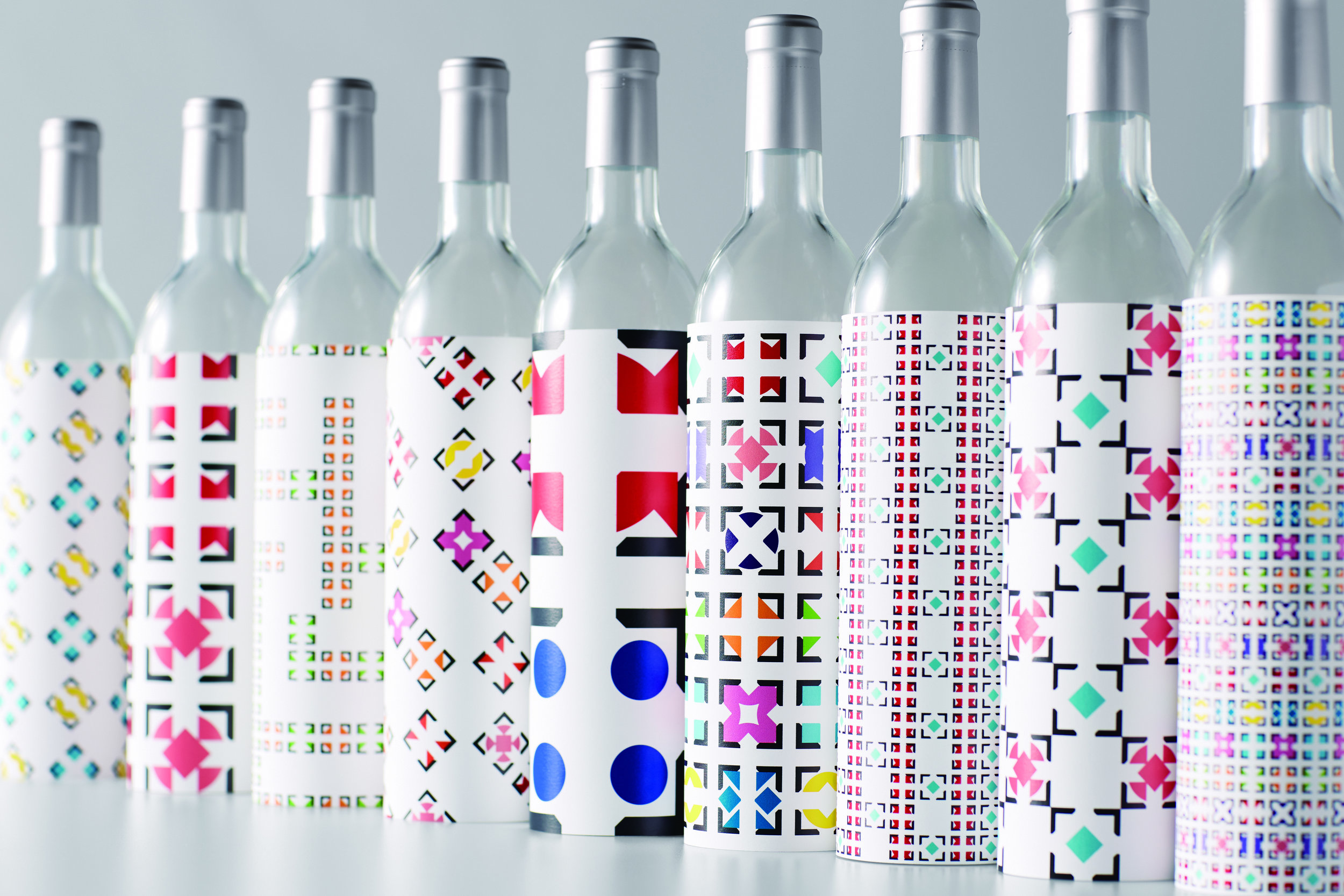 CLA:104538_00008_THE SAKE CRESTS_08_bottles.jpg