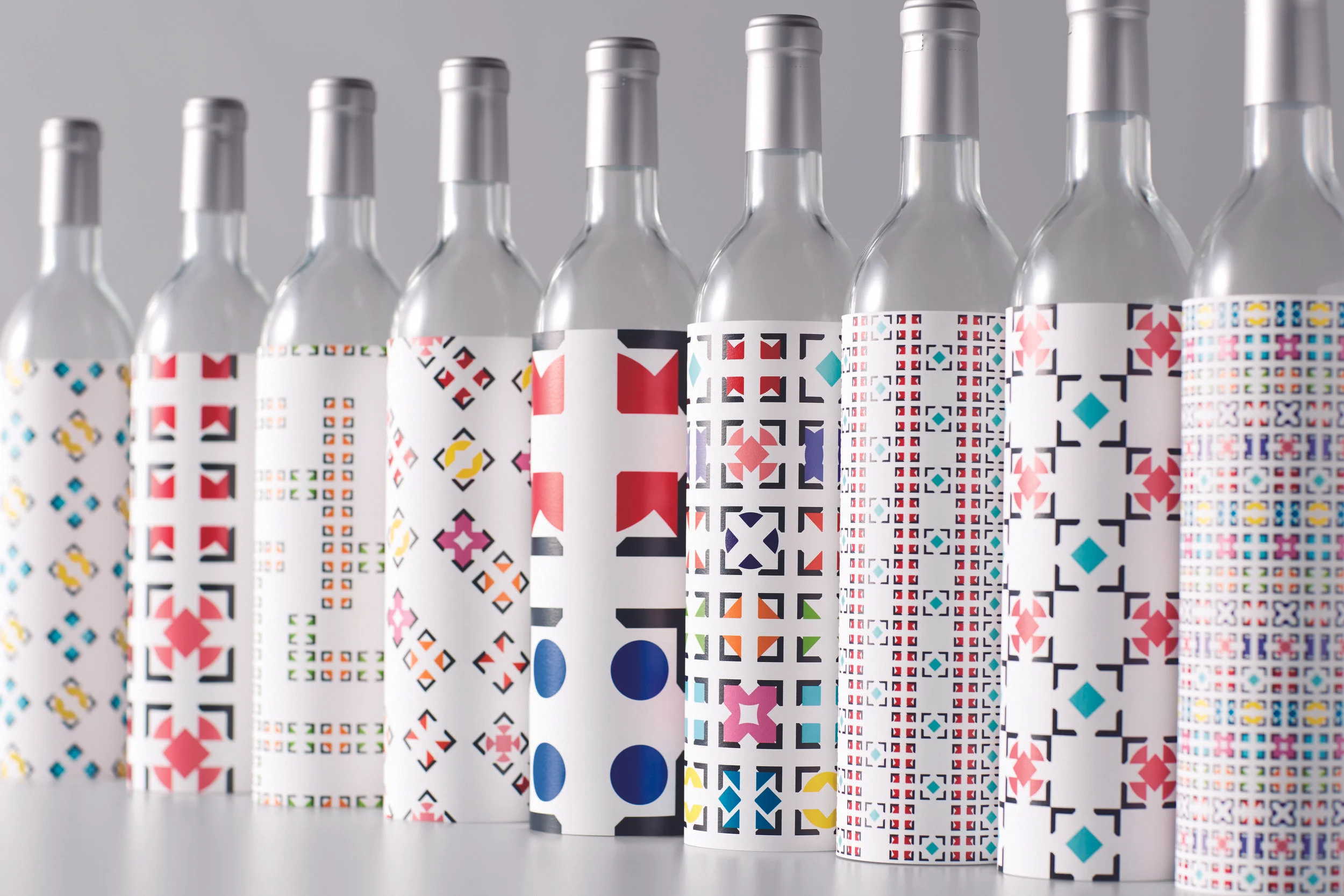 CLA:104538_00008_THE SAKE CRESTS_08_bottles.jpg