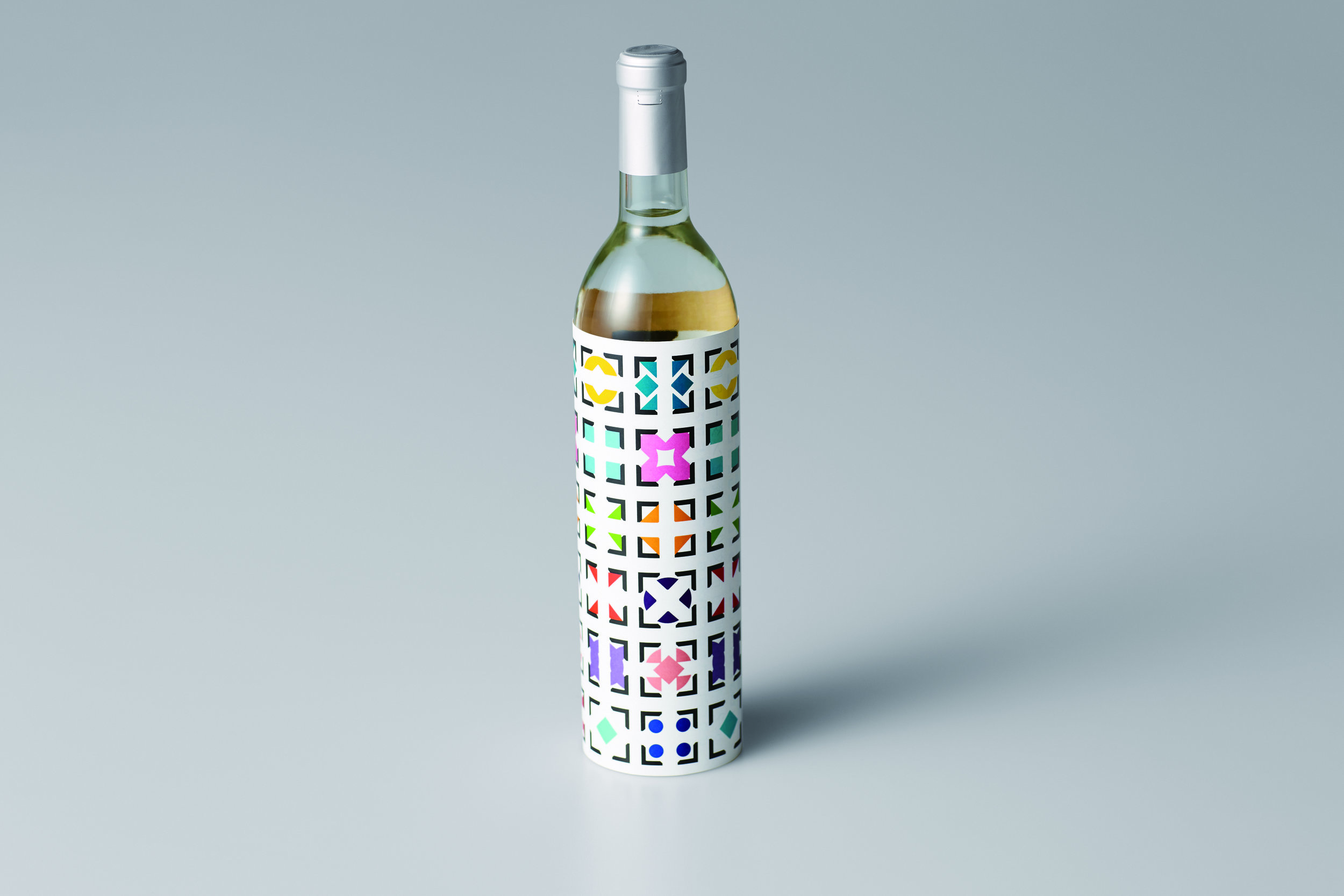 CLA:104538_00008_THE SAKE CRESTS_10_bottles.jpg