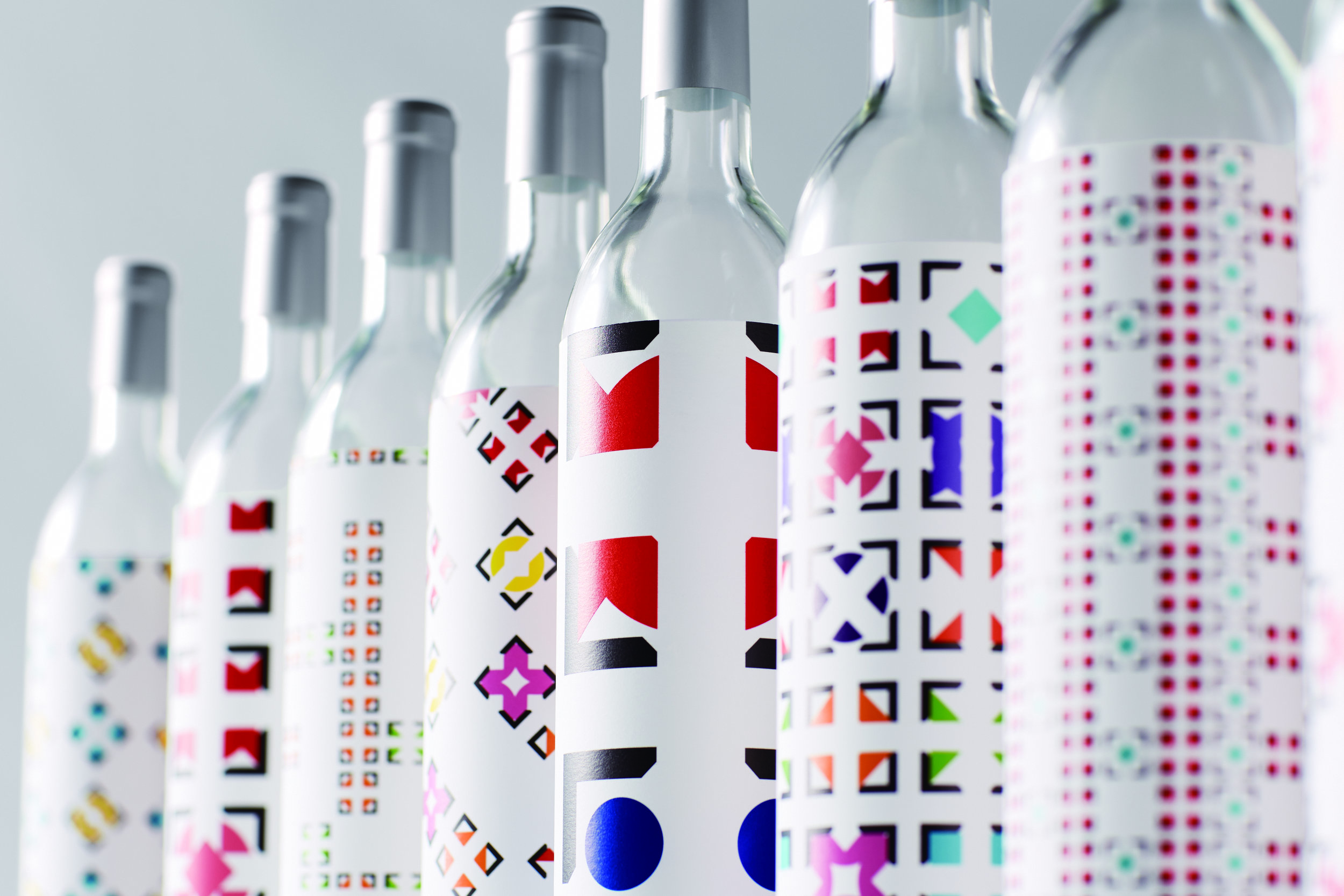CLA:104538_00008_THE SAKE CRESTS_11_bottles.jpg