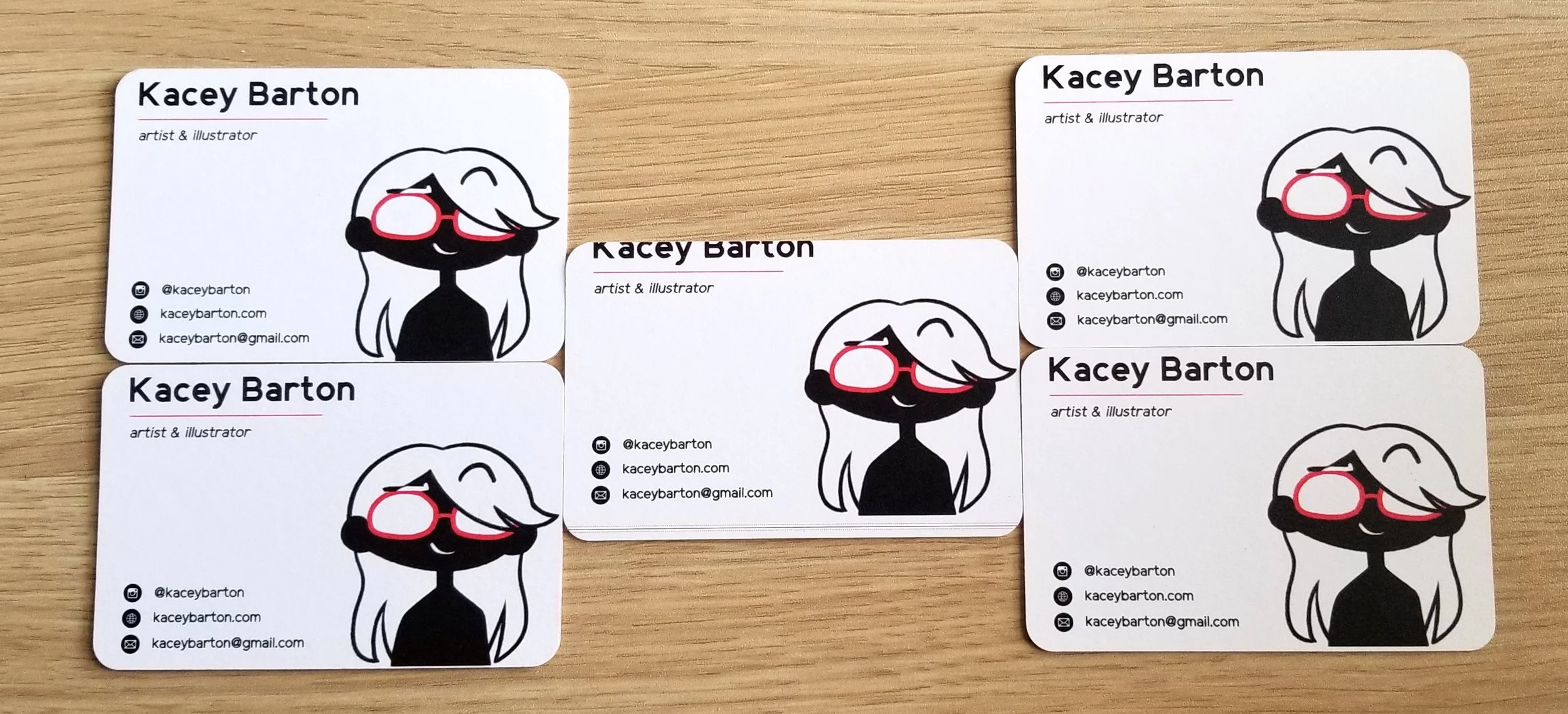 Pro Tip: Use the templates that Moo provides to design your cards.