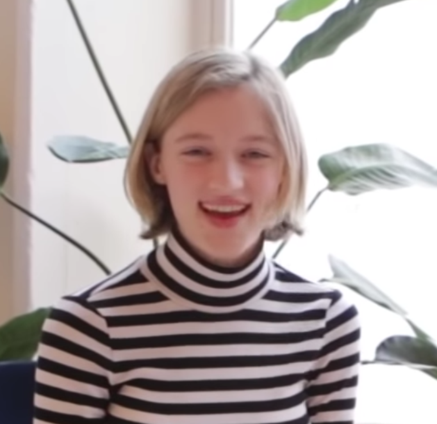 CHLOE, 17