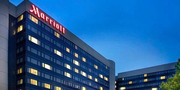 Marriott-Newark-Airport-Ext-01_C.jpg