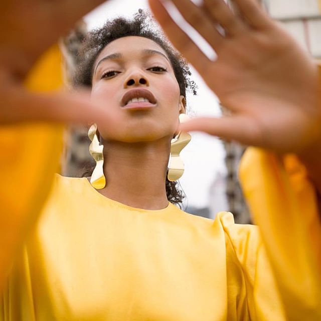 Little coils by @cecyyoung &bull;
&bull;
&bull;
&bull;
&bull;
#fashion #fashioneditorial #fashionhair #yellow #blackgirlmagic #kinkyhair #ponytail #downdo #fashionphotography #fashioninspo #kinkychicks #kinkycurly #curlyhair #curlybangs #art #artphot