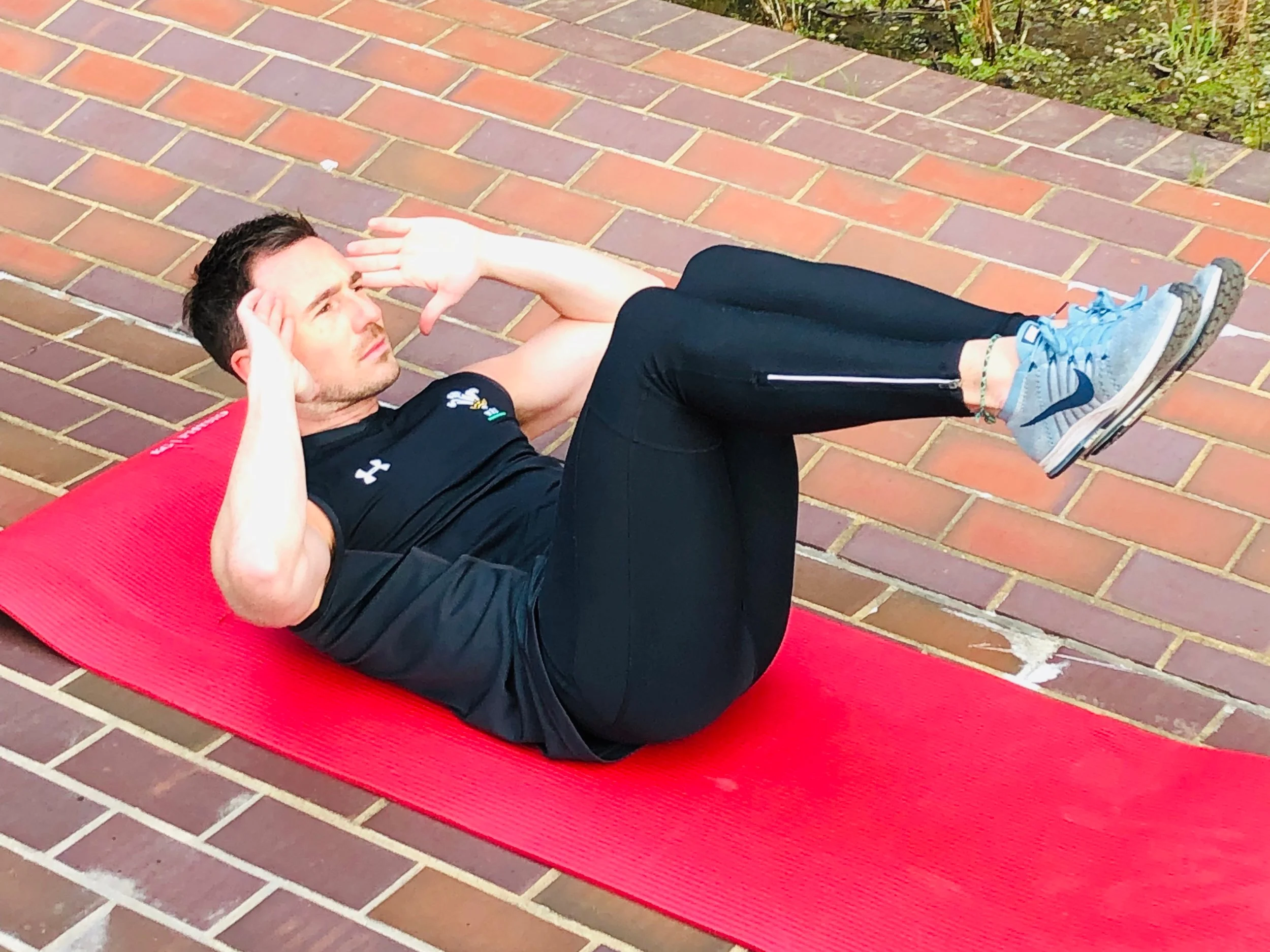 Knees+up+crunch.jpg