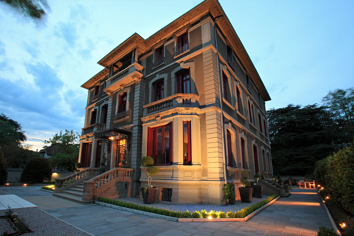 listing-slide1.jpg