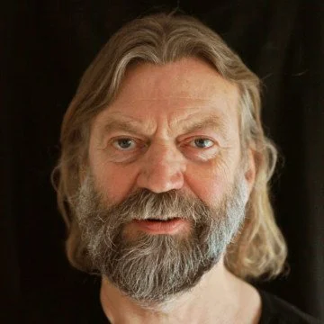 Jan Holm: «VM i fotball – konflikter, krig og kjærlighet til verdens største idrett»! 