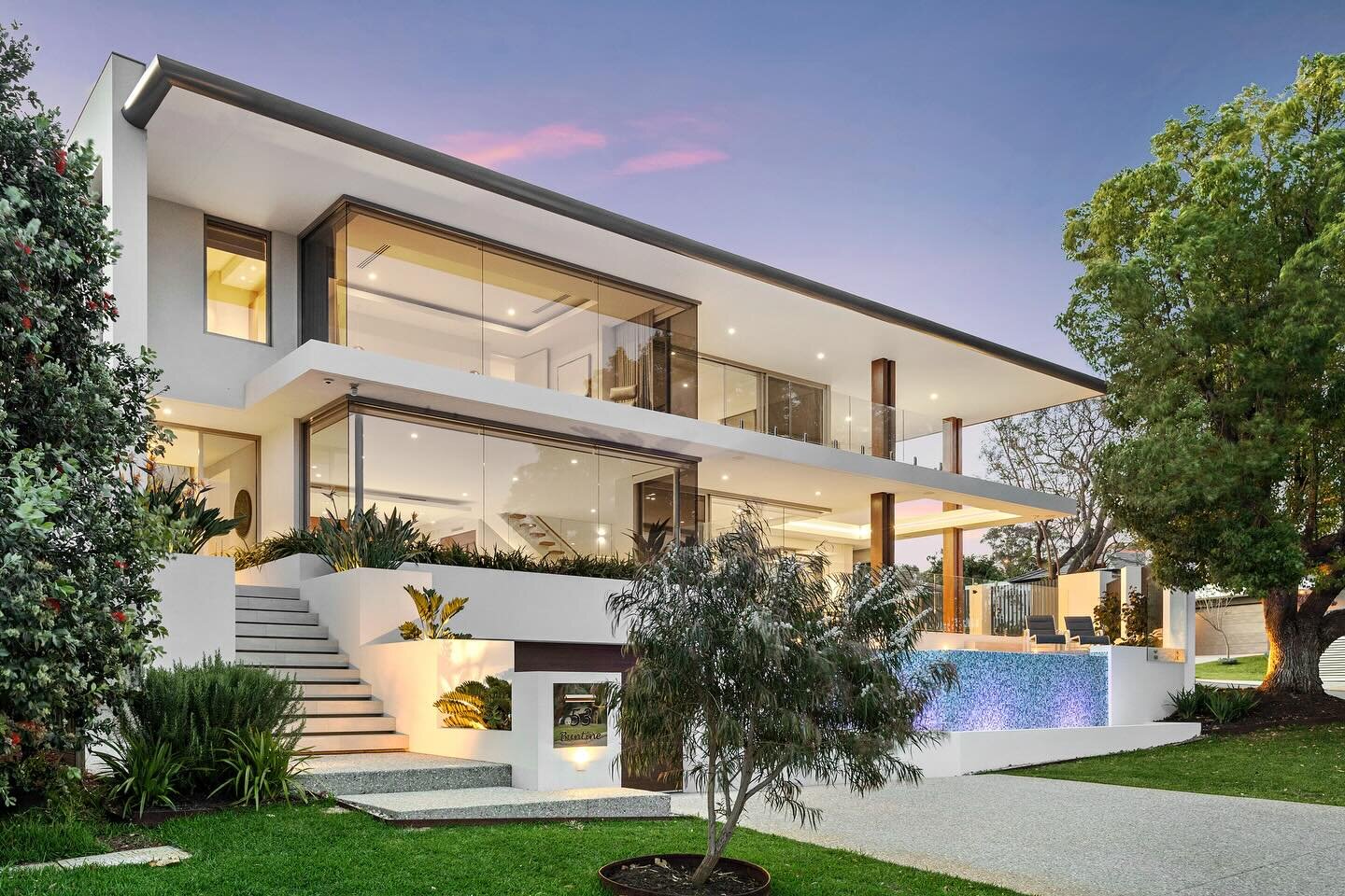 NEW SUBURB RECORD PRICE 🌟 and this house truly deserved it! 

53 Buntine Road Wembley Downs is a residence with  unparalleled luxury built by Azure Luxury Homes, set on an elevated corner block offering sweeping 270-degree city and treetop views. 

