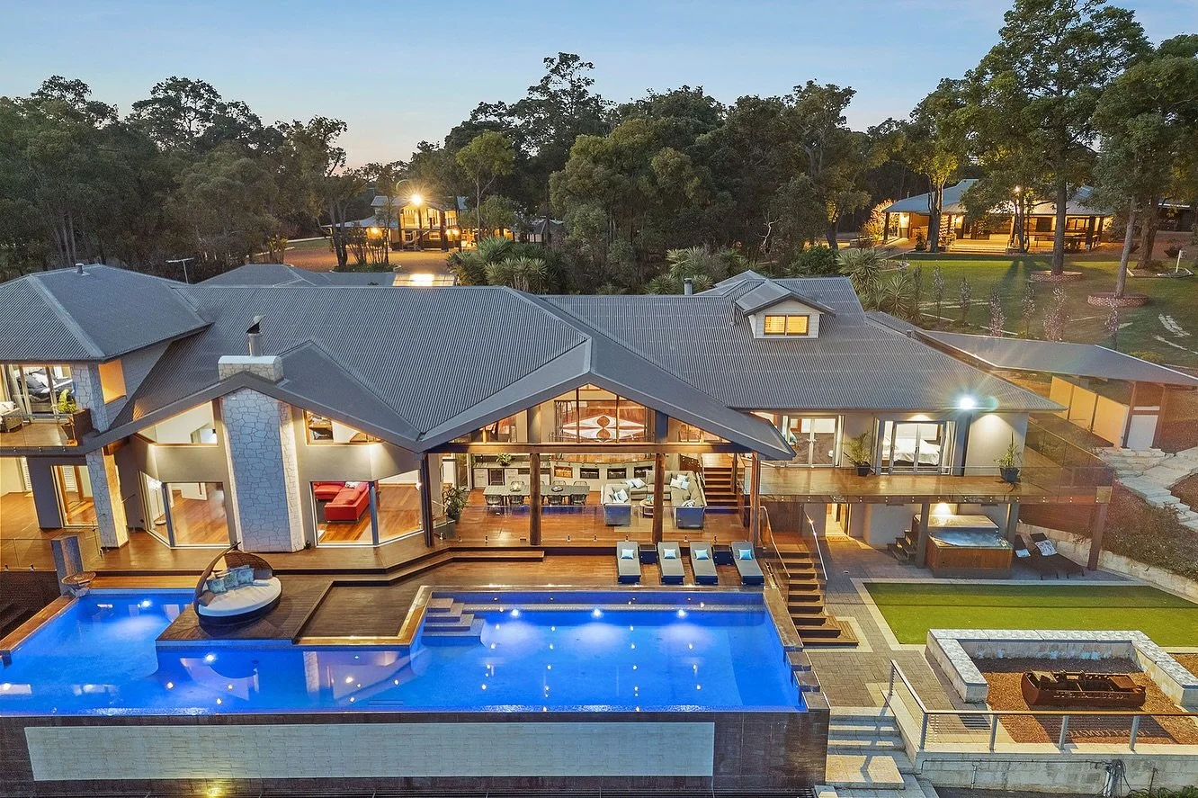 113 Kawina Road Bickley at twilight ✨

Commanding the highest point of Bickley on the majestic Darling Scarp, &ldquo;La Bella Vista Estate&rdquo; is a once-in-a-lifetime offering.

Open for viewing this week. DM me for more details.