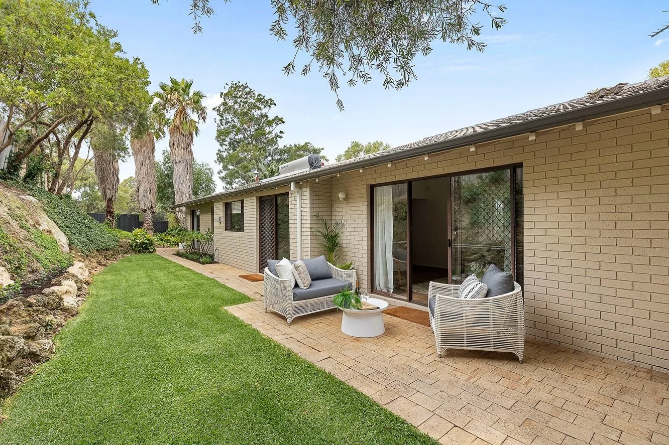 JUST LISTED 🤍 46b Dover Crescent Wembley Downs. 

Hidden at the very end of a long driveway, this charming 3 bedroom 1 bathroom rear retreat feels like your own secret sanctuary, tucked away from the world.

Nestled within a whisper-quiet leafy stre