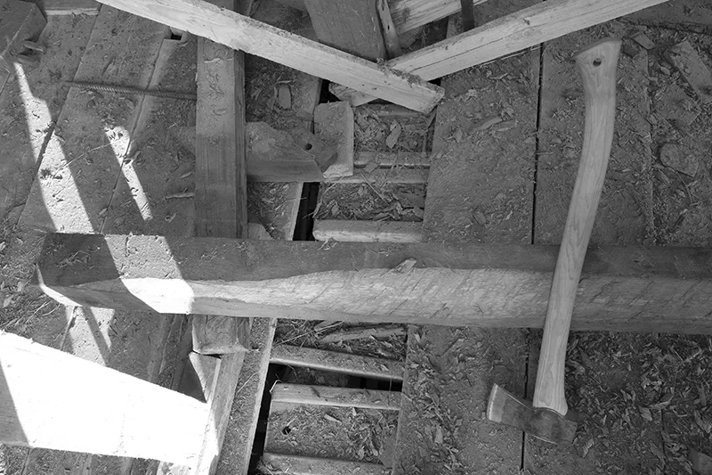 Reparaturen am historischen Eichendachstuhl mit passenden handwerklichen Techniken