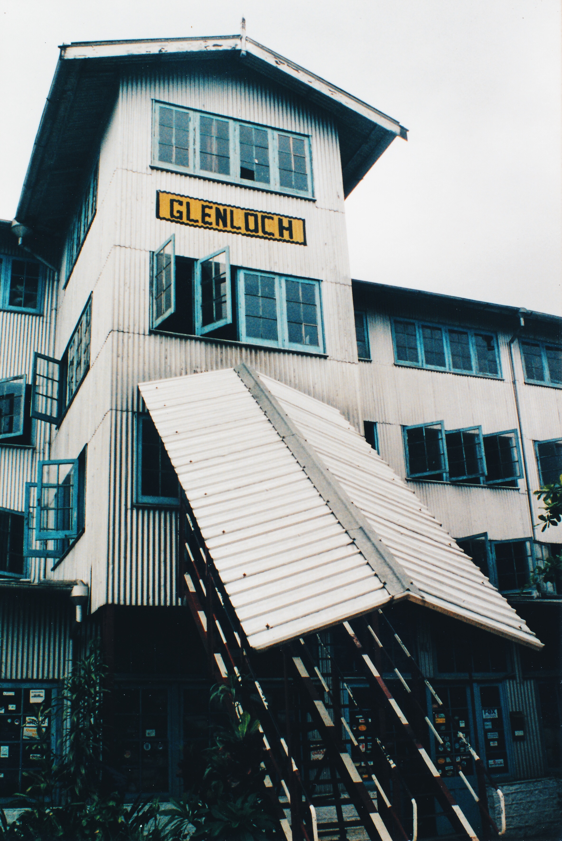 Tea factory Nuwara Eliya - Glenloch.JPG