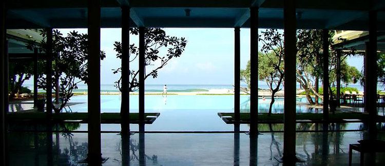 Triton Hotel at Ahungalla (1981) with characteristic visual play connecting inside (open polished concrete foyer) which leads to the outside courtyard pool and beyond to the sea
