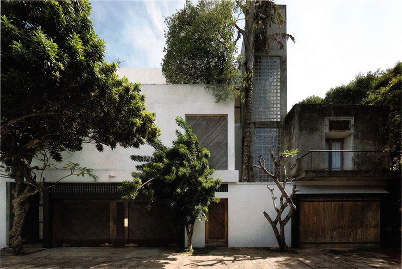 Bawa's Colombo residence at No. 11, 33rd Lane, Bagatelle Rd
