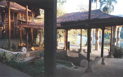 Kandyan arts centre 3.jpg