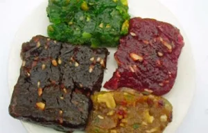 Muscat is a dense, gelatinous sweet produced in an array of colours. This sweet is based on the Persian halva and the Sri Lankan name for it likely refers to the place of origin of the people who introduced to Sri Lanka (from Muscat, Oman). Those migrants adapted the recipe to use coconut oil instead of ghee and local cashews instead of almonds or pistachios. Photo credit: Asiff Hussein
