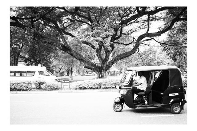 Street scenes from Colombo. I might have mentioned it before but I love capturing these three-wheelers 😀 #srilankabyish