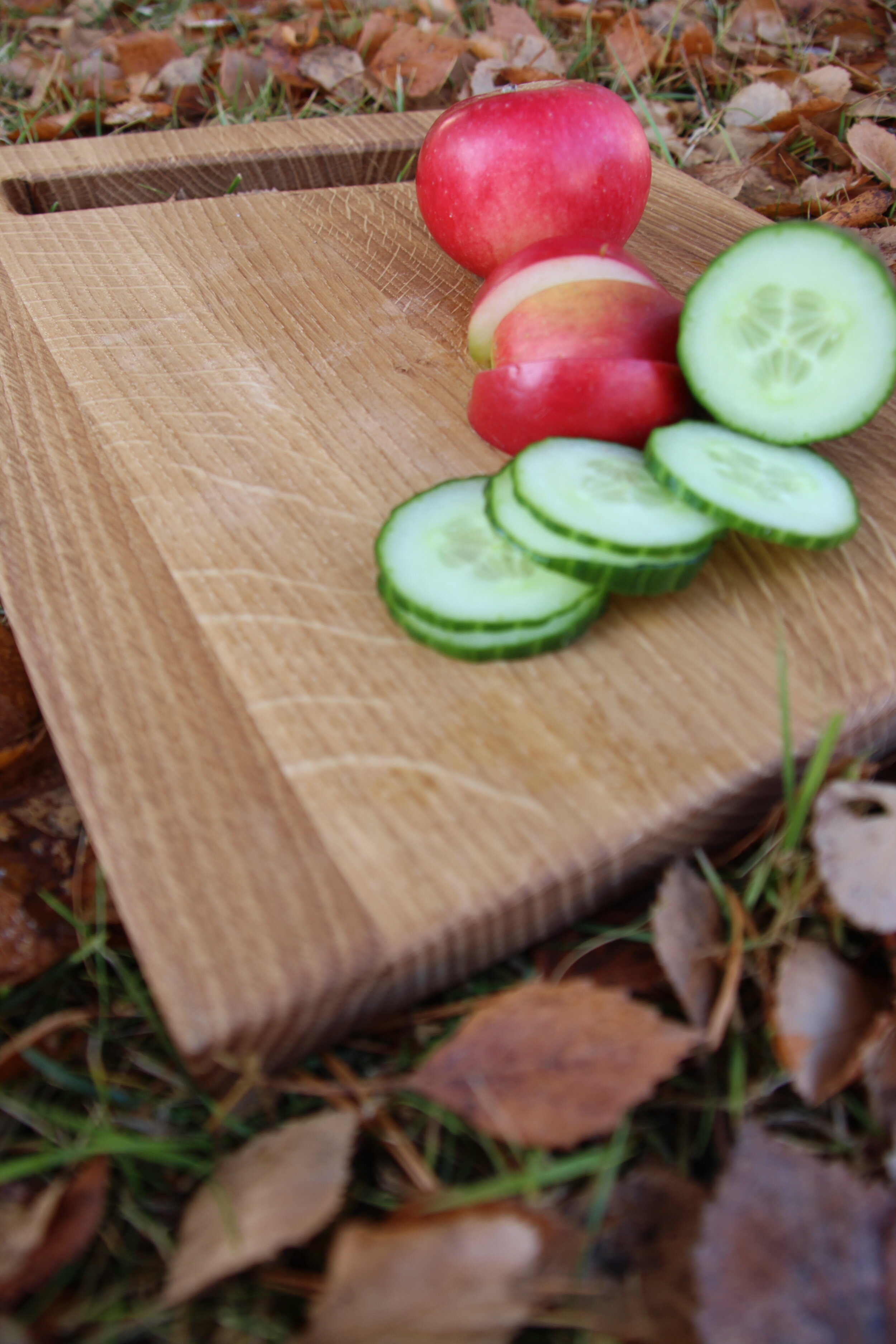 skjærefjøl med frukt grønnsaker.JPG