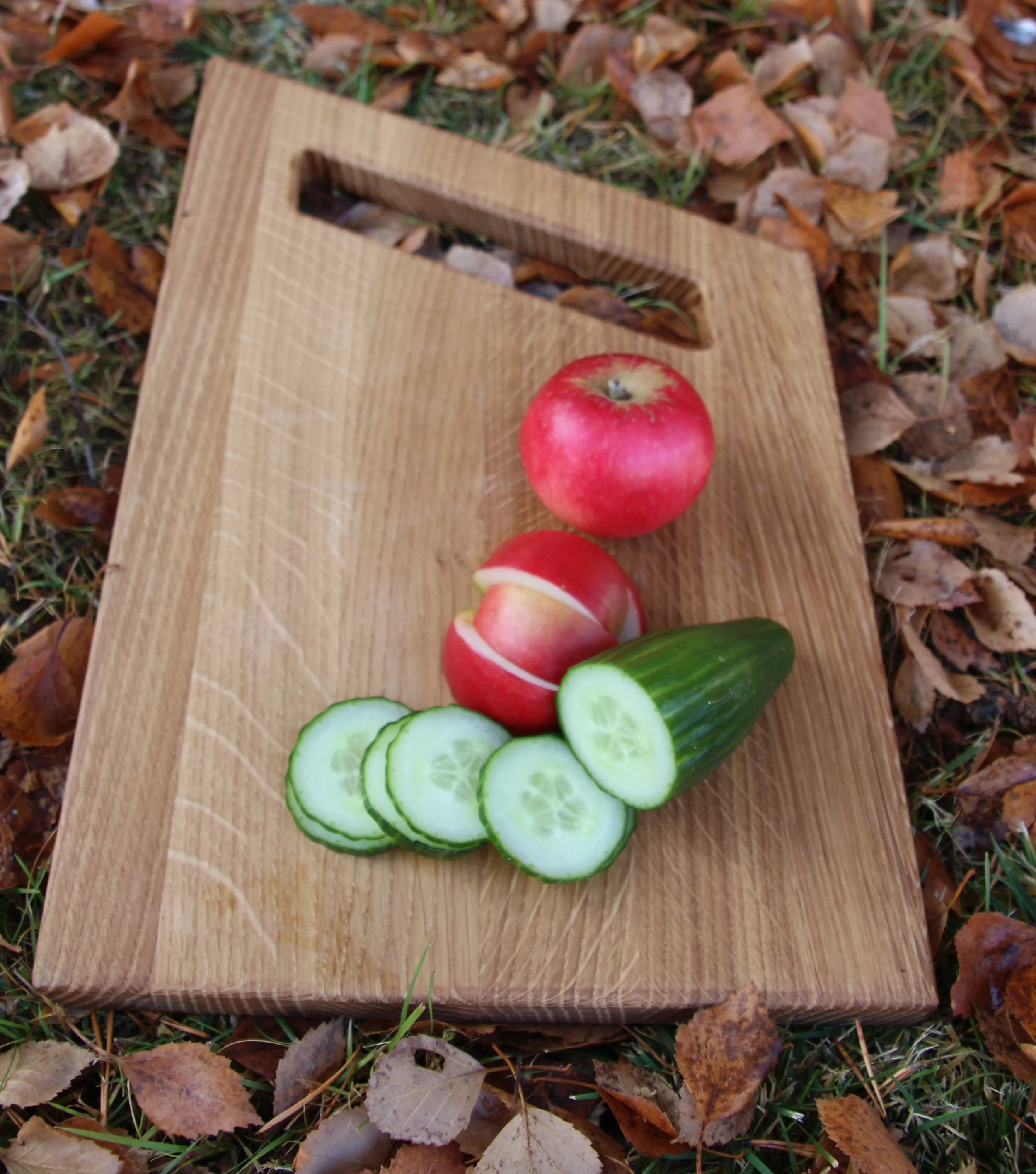 skjærefjøl med mat.JPG