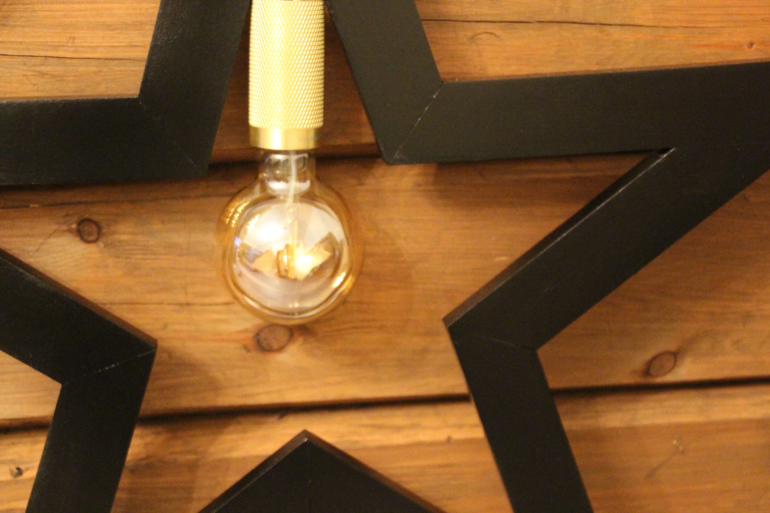 sort stjerme nær.JPG