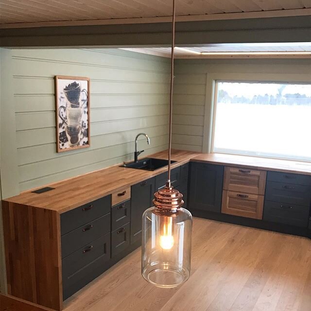 Kj&oslash;kken i eik fra Vidars m&oslash;belsnekkeri 😊
&bull;
&bull;
&bull;
#m&oslash;belsnekkeri #kj&oslash;kken #kj&oslash;kken #kj&oslash;kkeninspo #kj&oslash;kken123 #kitchen #interiordesign #bjorli #lesja #hytteliv #vakrehjemoginteri&oslash;r