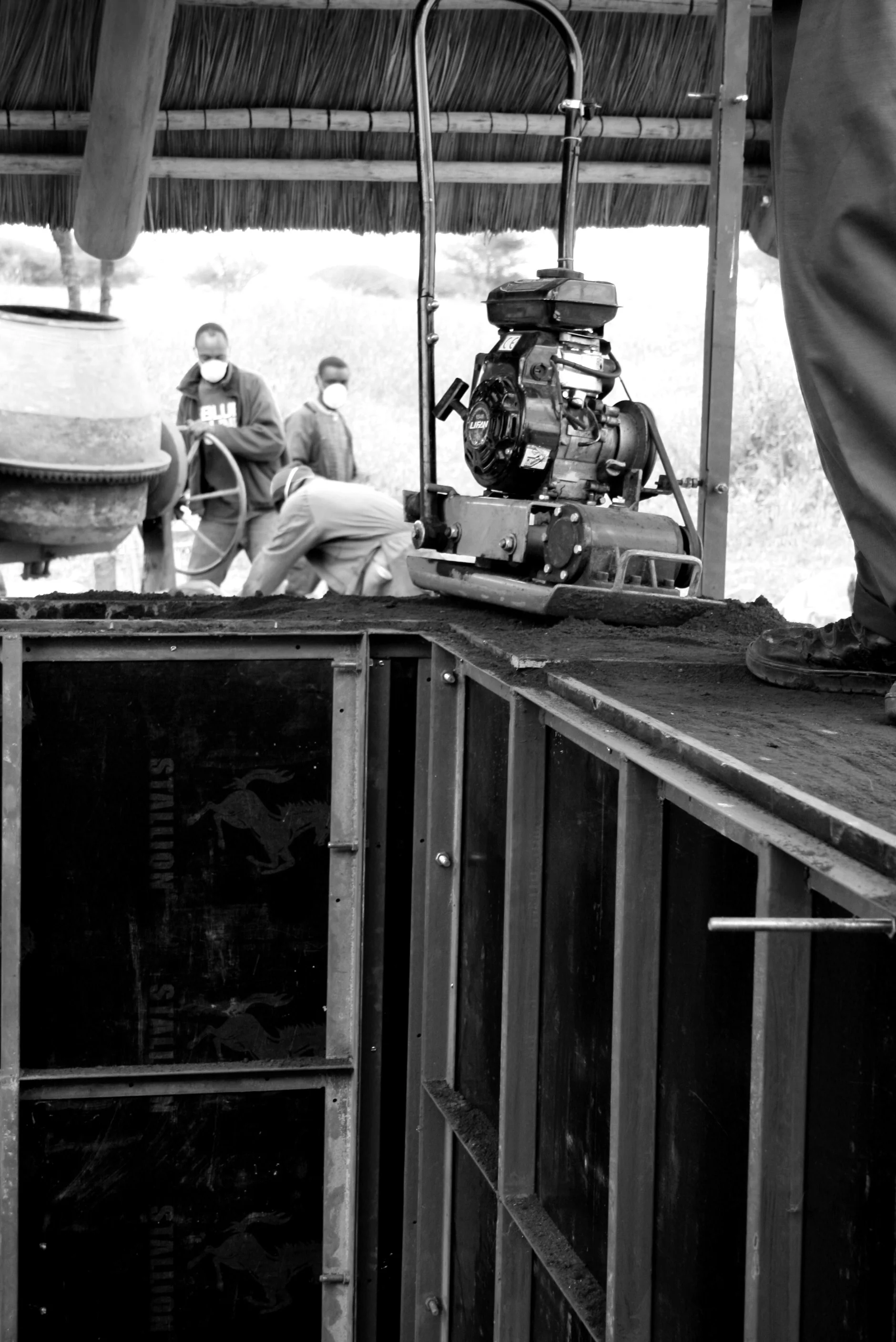  rammed earth wall - compaction 