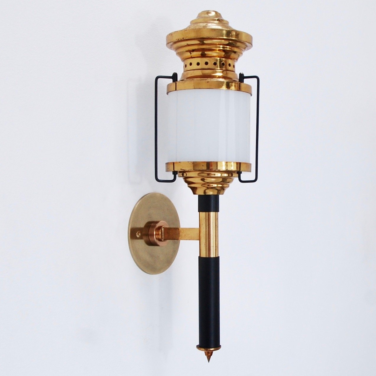 IndoorOutdoorModernistLanterns11.jpg