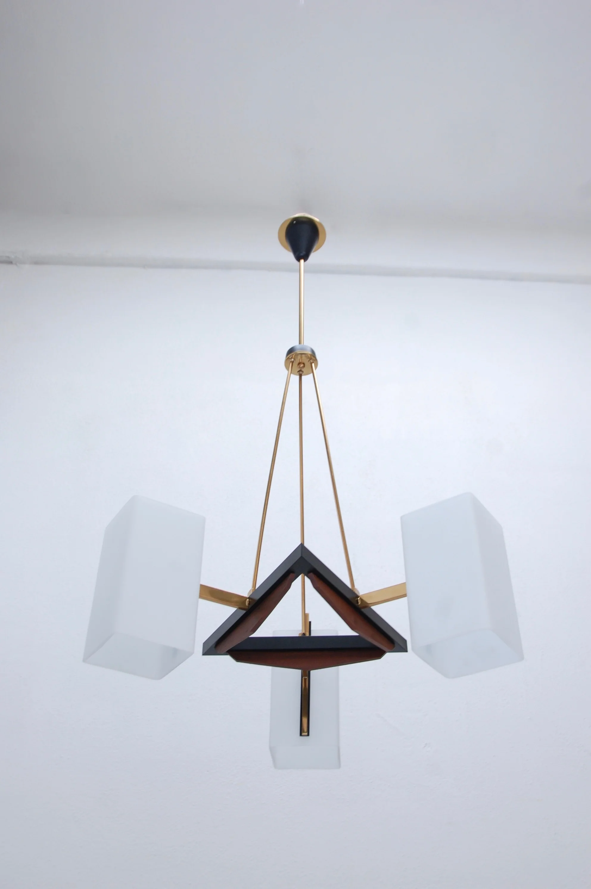 50sTriangularItalianChandelier2.jpg