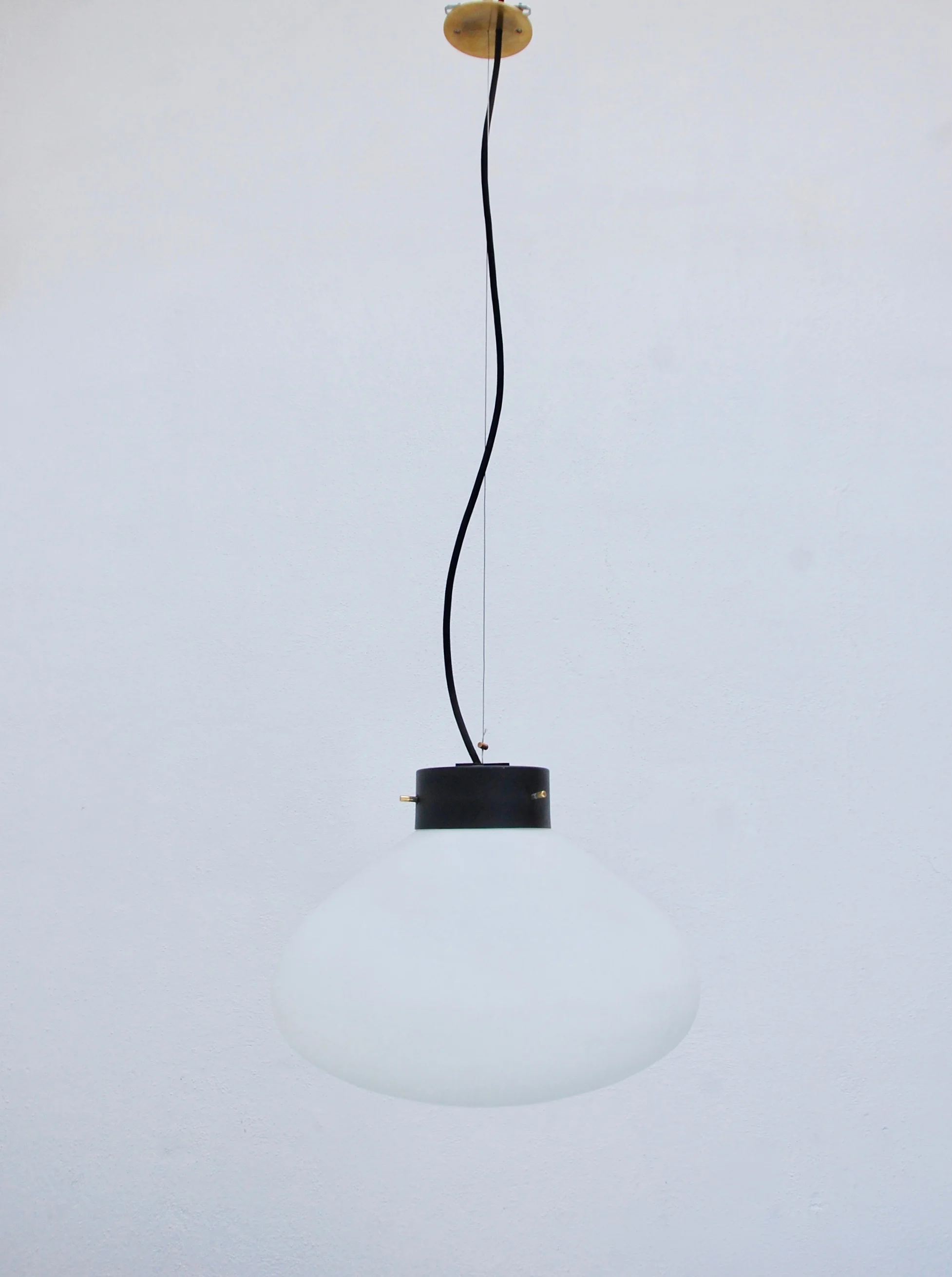 ArteluceAttrSteelCablePendant2.jpg