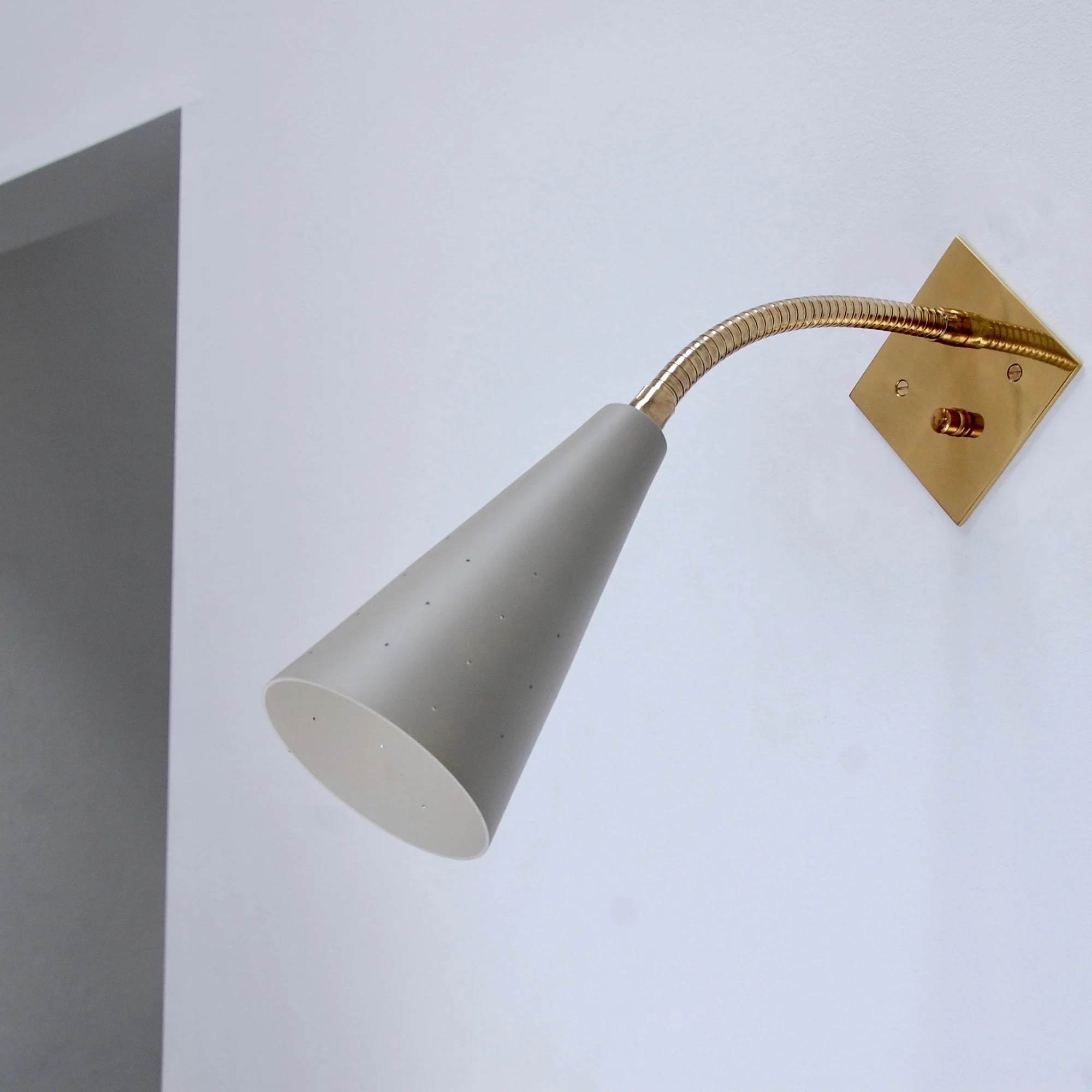 LUsneckSconces5.jpg