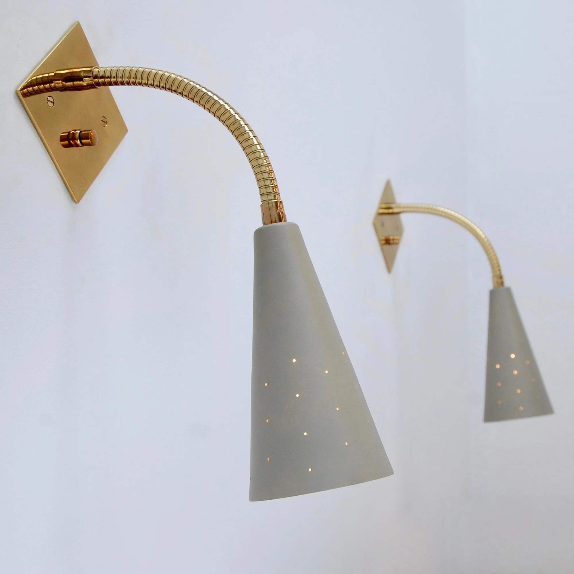 LUsneckSconces8.jpg