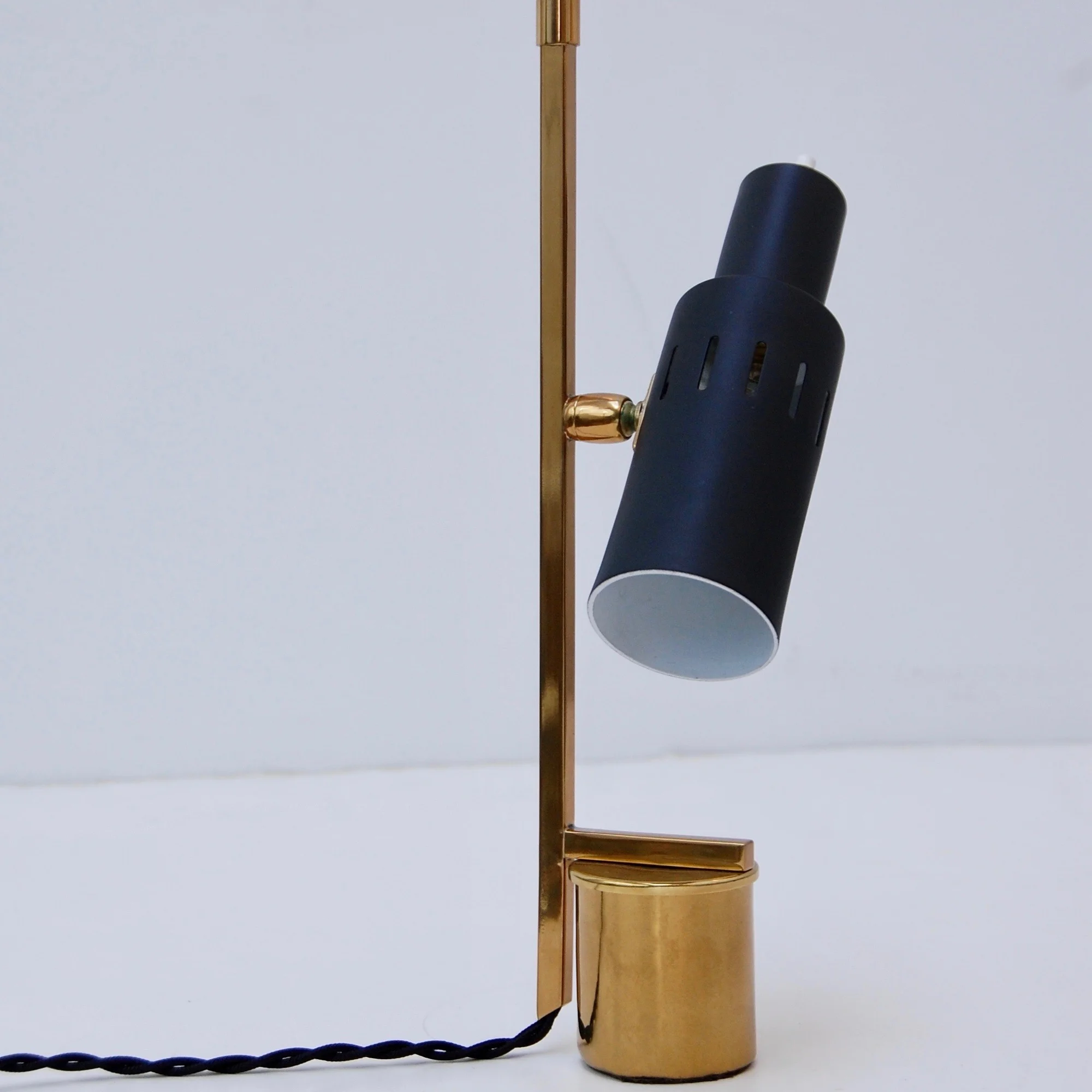 PetiteItalianDirectionalTableLamp5.jpg