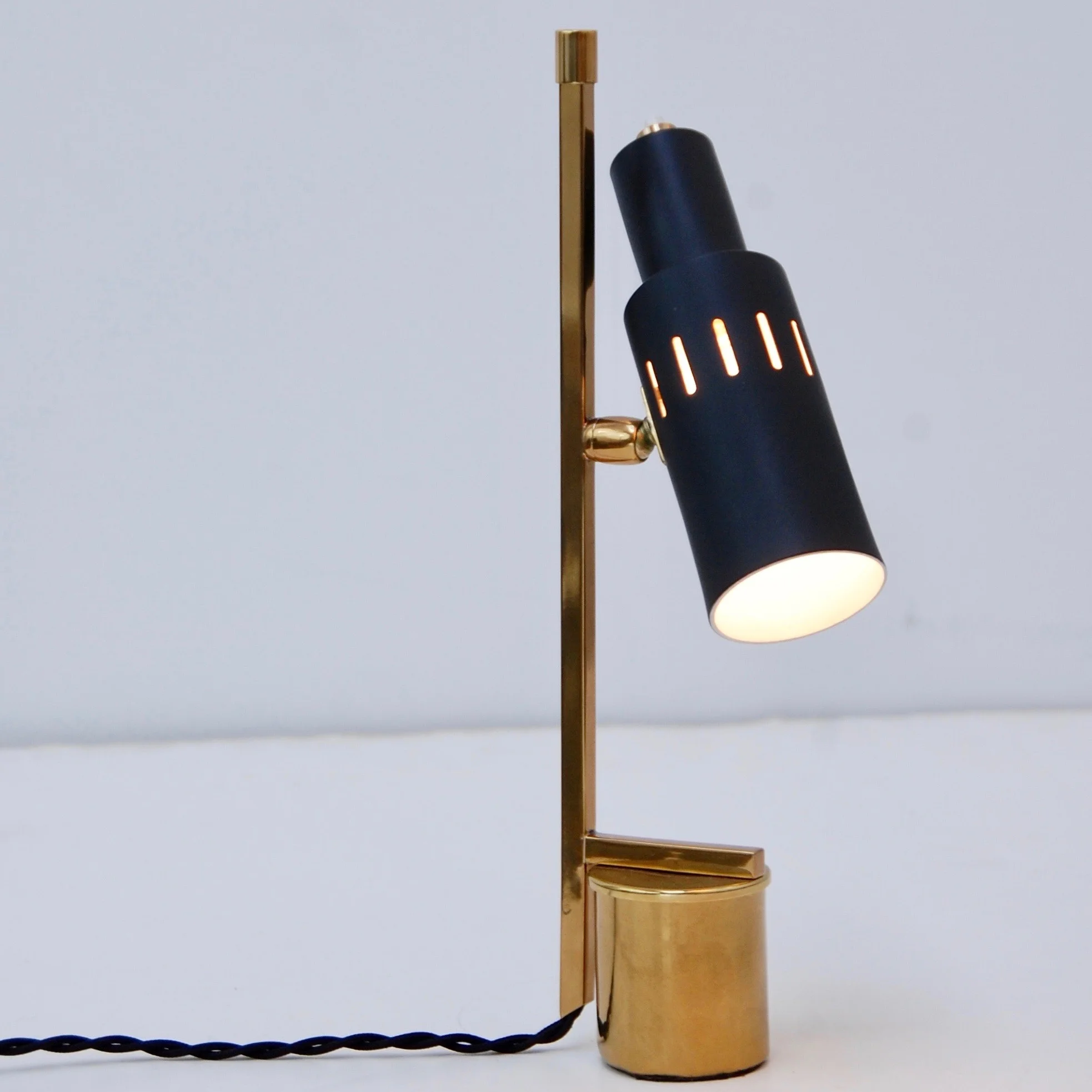 PetiteItalianDirectionalTableLamp6.jpg