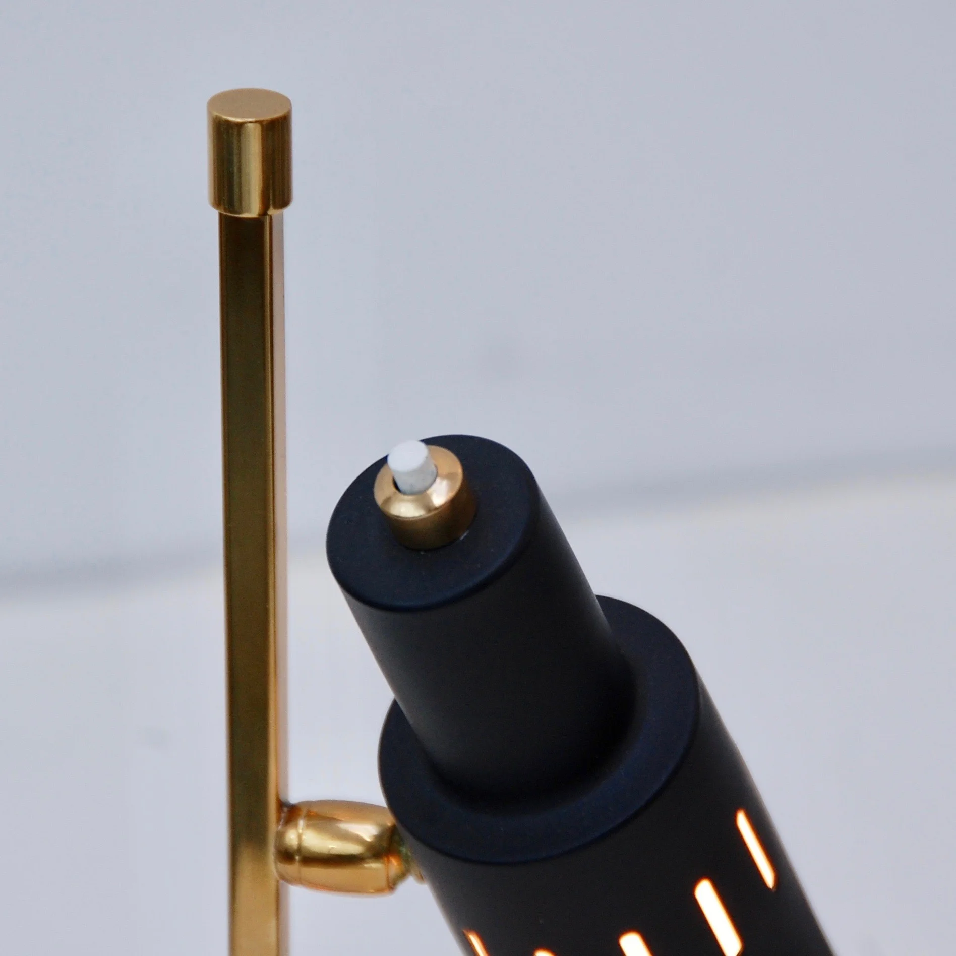 PetiteItalianDirectionalTableLamp8.jpg
