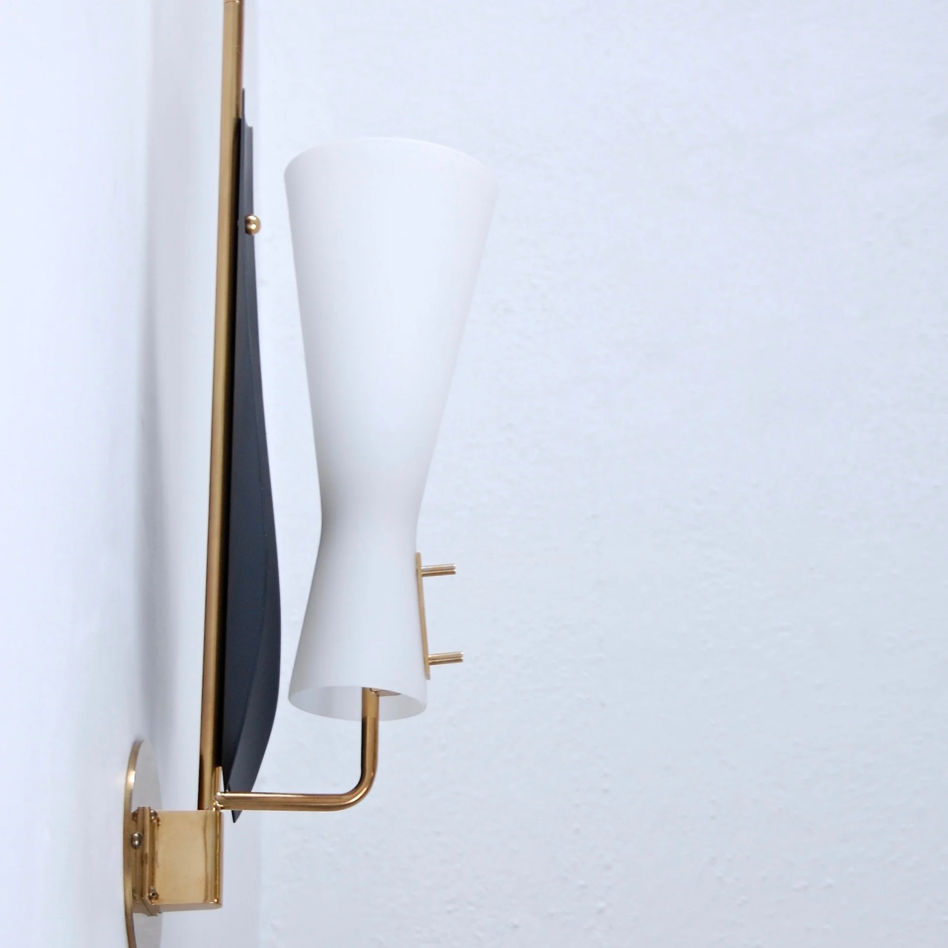 ModernLeafSconce10.jpg