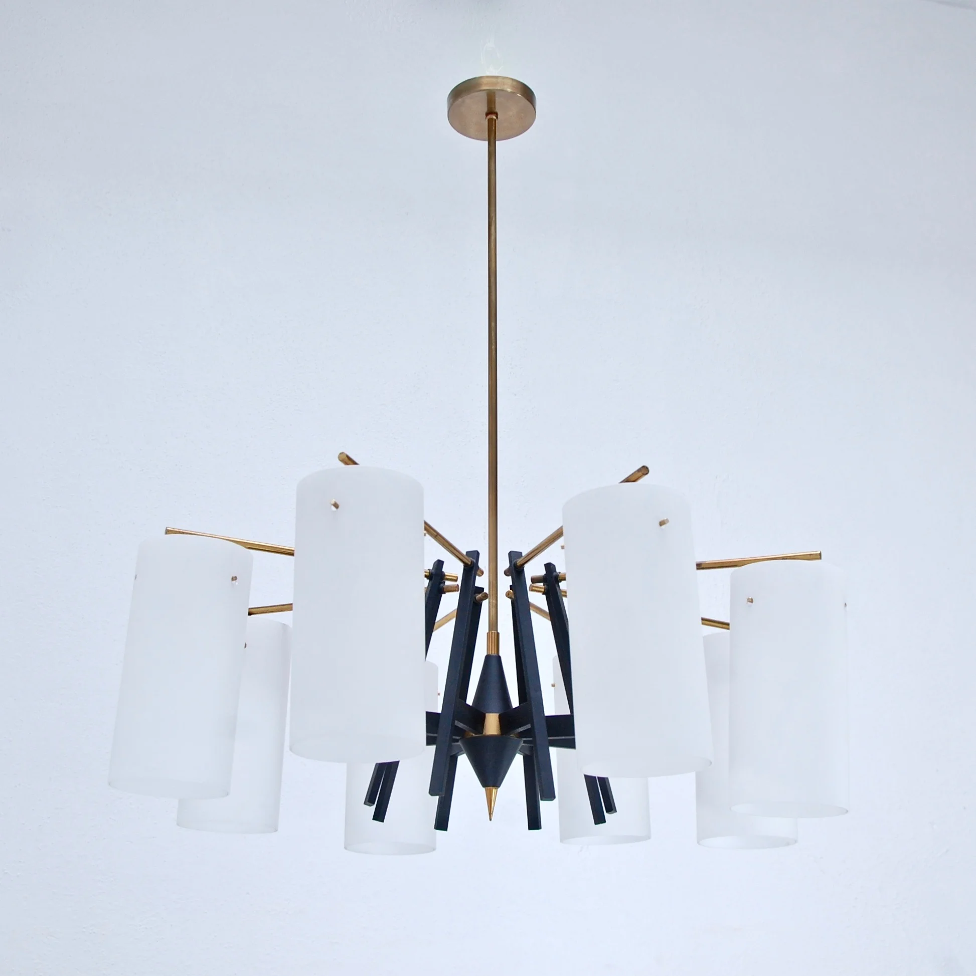 8ArmCylindricalChandelier3.jpg