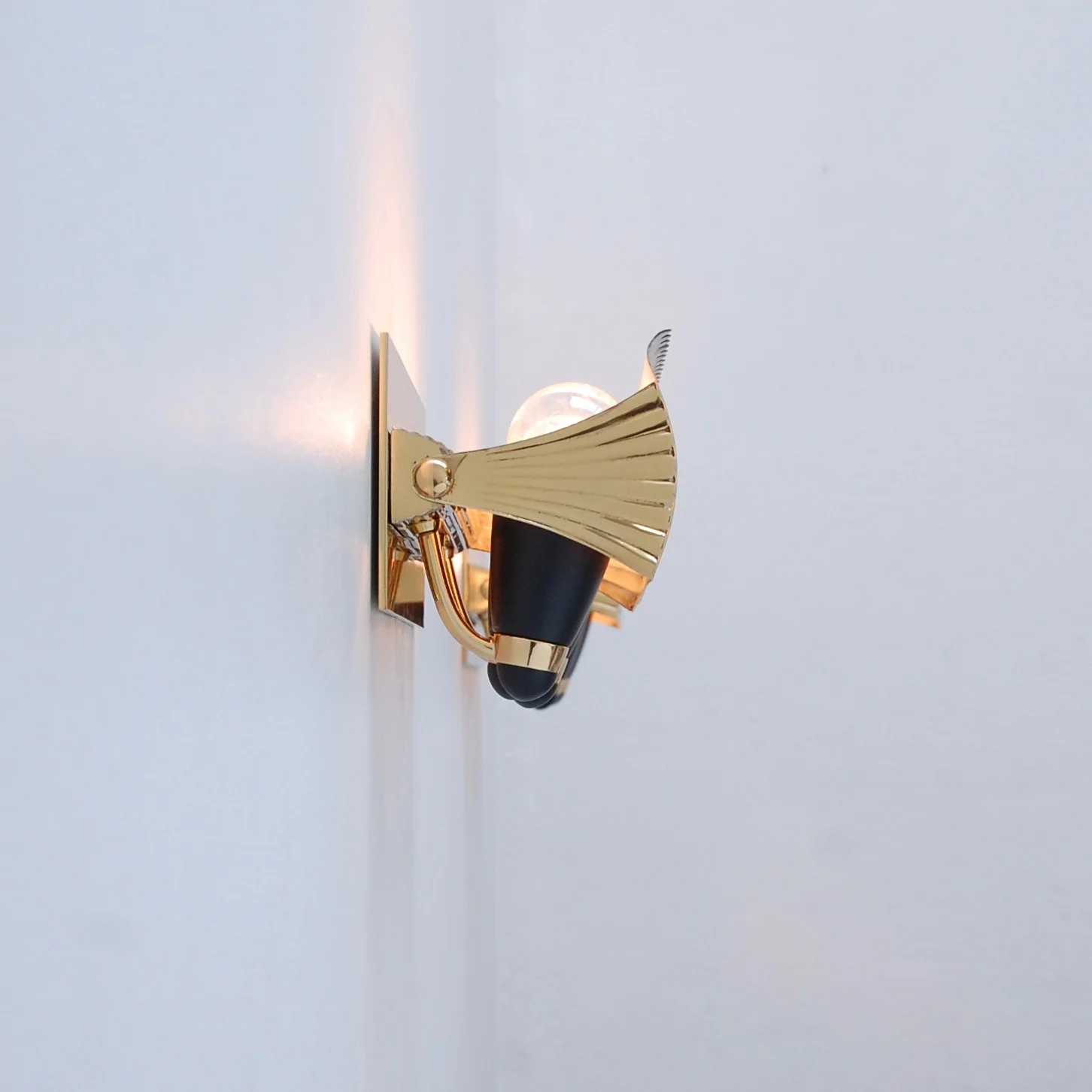 Early60sItalianSconces10.jpg