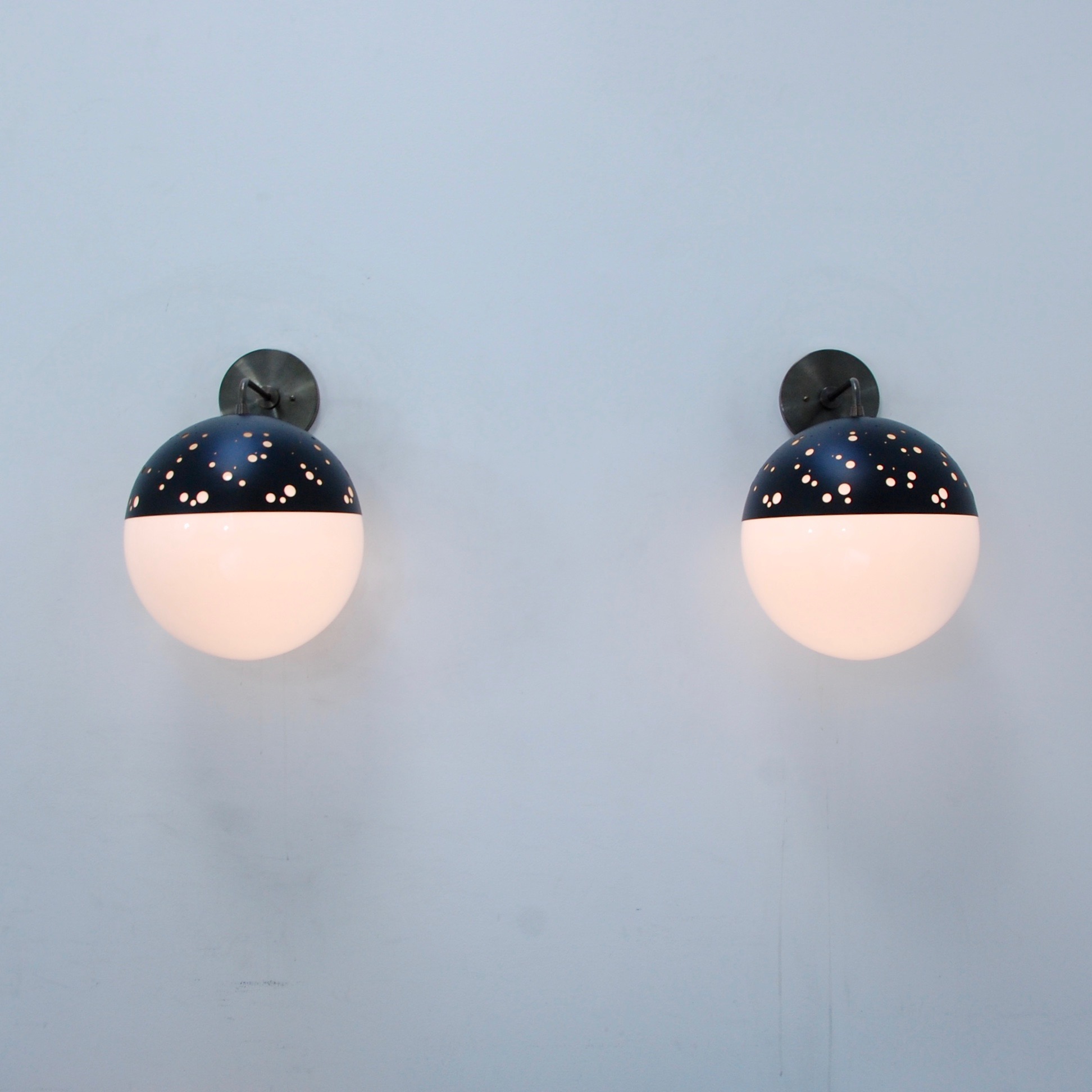 60sAmericanGlobeSconces13.jpeg