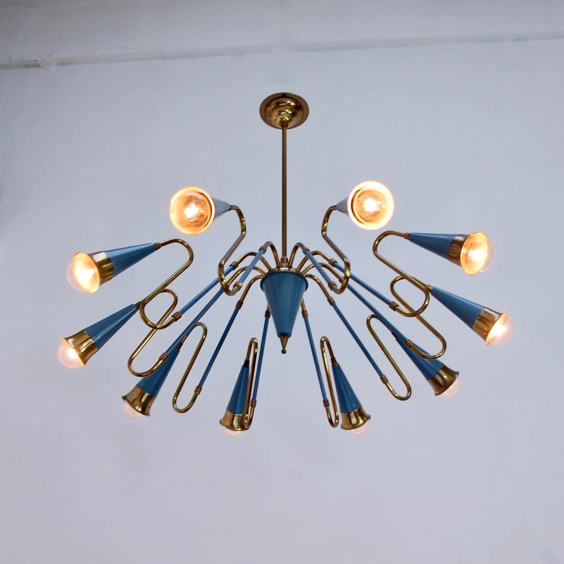 FlutedModernistChandelier9.jpeg