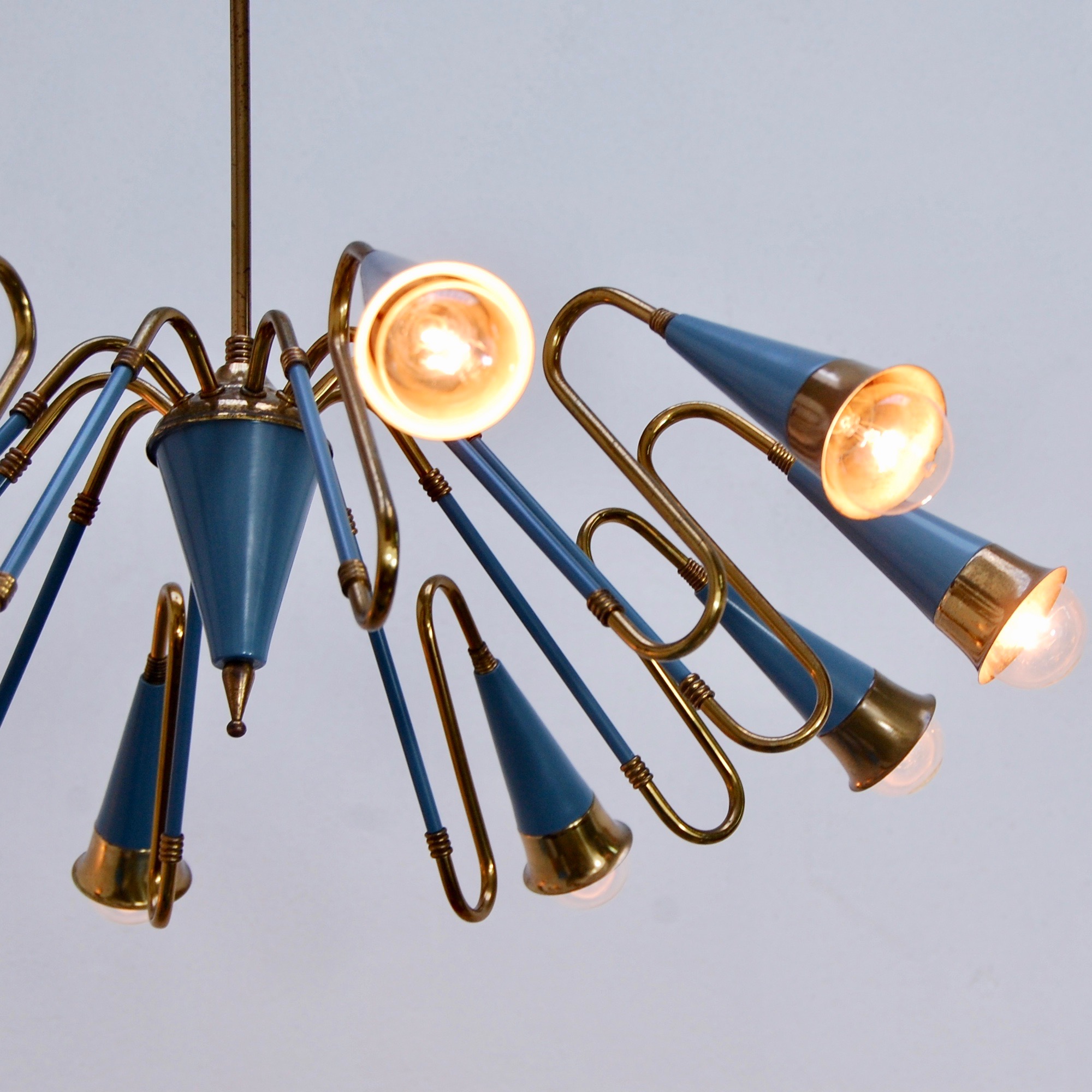 FlutedModernistChandelier10.jpeg