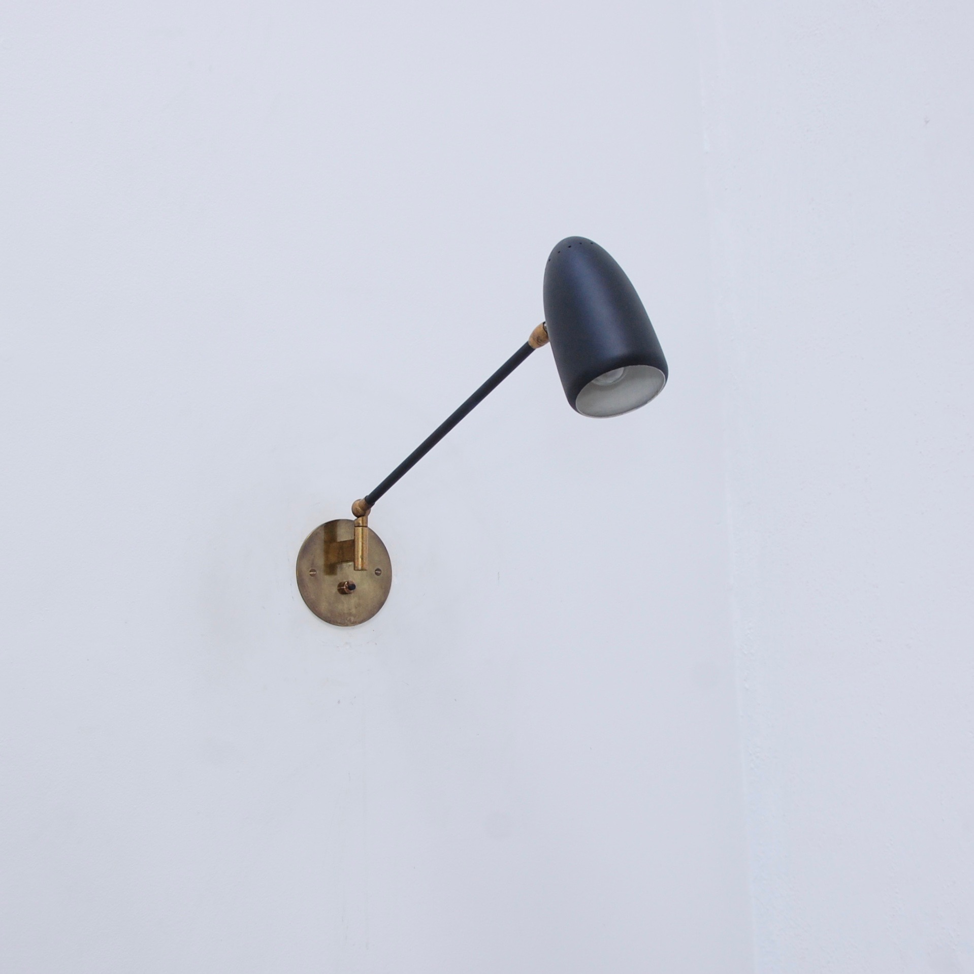 StilnovoArticulatedDirectionalSconce2.jpeg