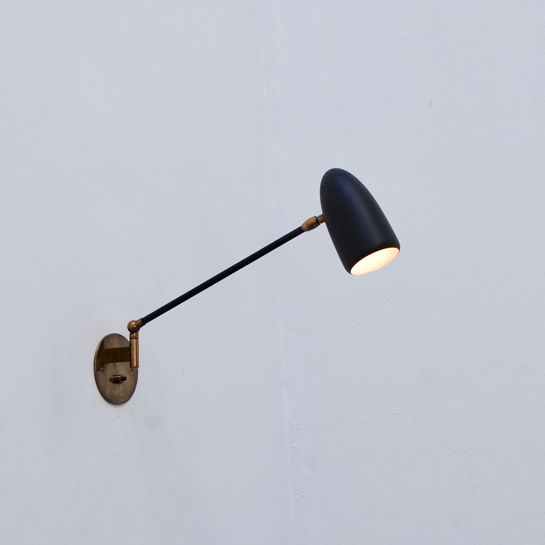 StilnovoArticulatedDirectionalSconce6.jpeg